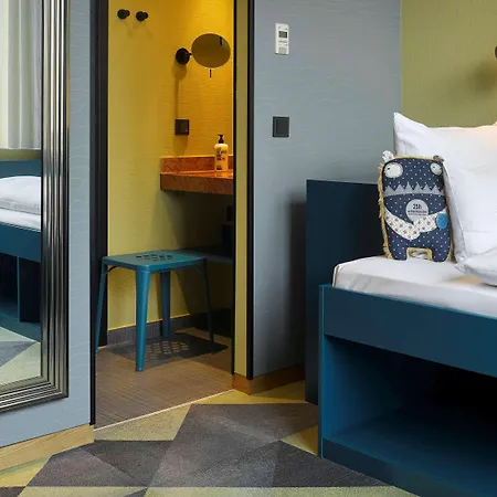 Hotel 25hours The Trip 4*