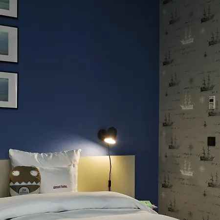 Hotel 25hours The Trip