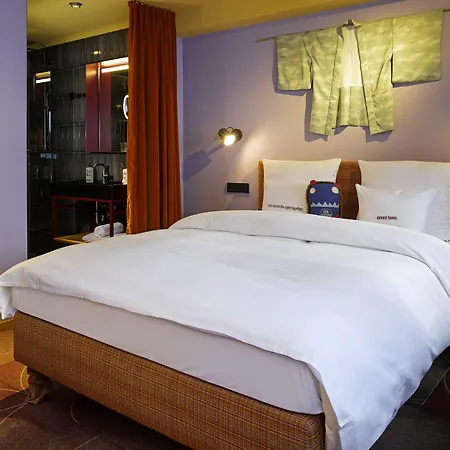 Hotel 25hours The Trip 4*