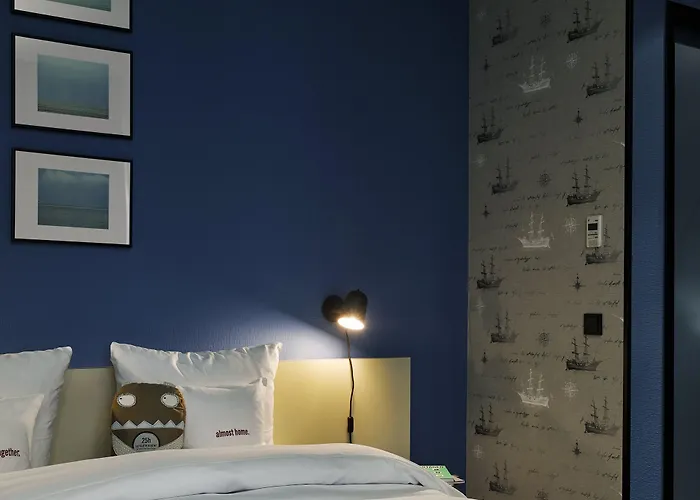 מלון 25hours The Trip