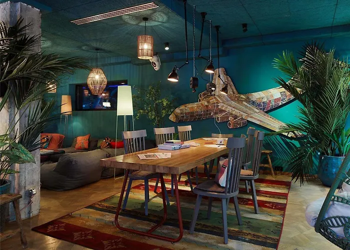 מלון 25hours The Trip