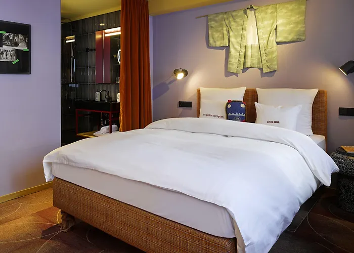 Hotel 25hours The Trip 4*